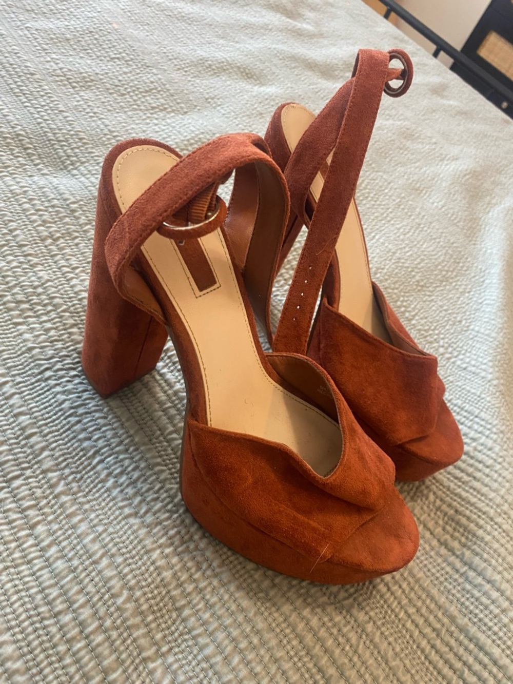 Forever 21 Faux Suede Platform Heel Rust/Cognac - Picture 4 of 5
